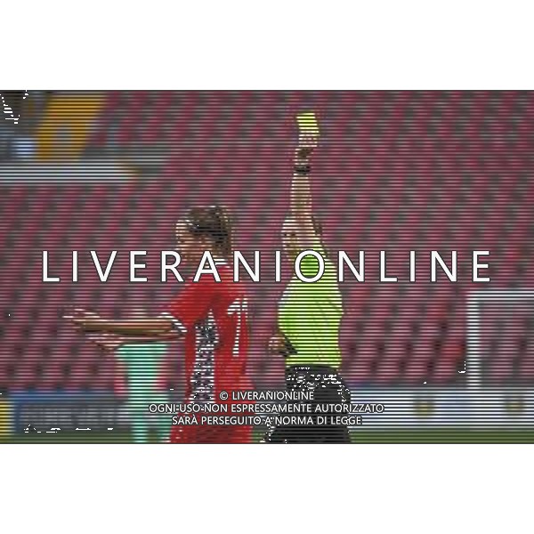 GriffoniE/LMedia - Women&#39;s World Cup 2023 Qualifiers - Italy vs Moldova - FIFA World Cup 17 September 2021 - Nereo Rocco stadium, Trieste, Italy Photo showing: The referee of the match Lorraine Watson show yellow card to Claudia Chiper (Moldova) @GriffoniE/LMedia/AGENZIA ALDO LIVERANI SAS