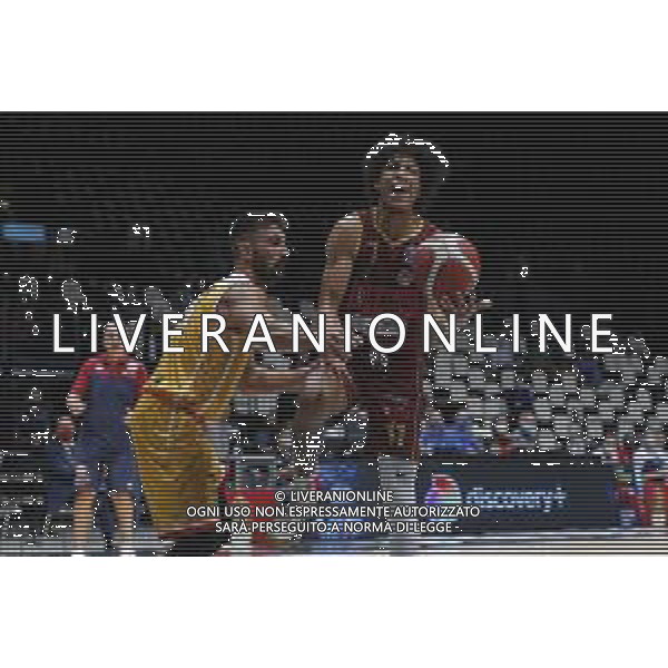 BOLOGNA 18/09/2021 Basket -Discovery+Supercoppa 2021 Carpegna Prosciutto Pesaro vs Umana Reyer Venezia - nella foto: sanders victor e tambone ©Claudio Zamagni/Agenzia Aldo Liverani
