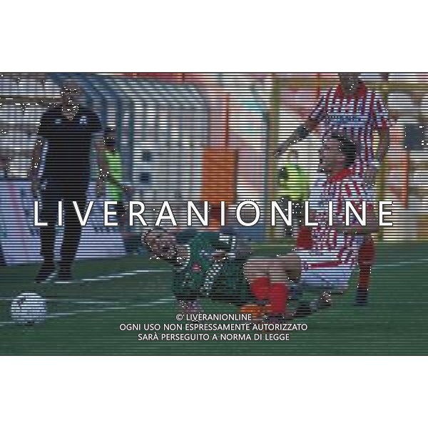 GriffoniE/LMedia - LR Vicenza vs AC Pisa - Campionato di Calcio Serie BKT 2021/2022 18 settembre 2021 - Stadio Romeo Menti, Vicenza, Italia Nella foto: Federico Proia (Vicenza) su Marius Marin (Pisa) @GriffoniE/LMedia AG ALDO LIVERANI SAS