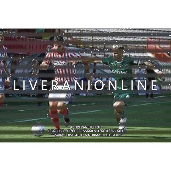GriffoniE/LMedia - LR Vicenza vs AC Pisa - Campionato di Calcio Serie BKT 2021/2022 18 settembre 2021 - Stadio Romeo Menti, Vicenza, Italia Nella foto: Alessandro Di Pardo (Vicenza) ostacolato da Marius Marin (Pisa) @GriffoniE/LMedia AG ALDO LIVERANI SAS