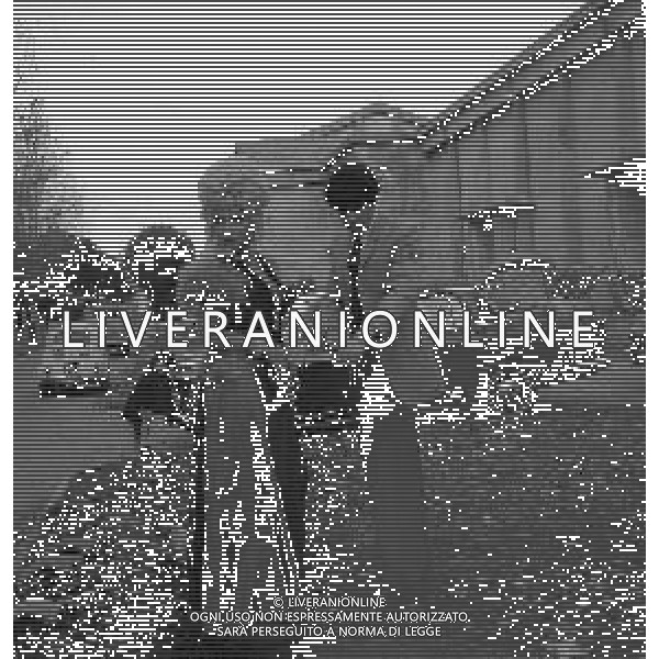 RETROSPETTTIVA ISABELLA BIAGINI ATTRICE-SHOWGIRL E IMITATRICE NELLA FOTO ISABELLA BIAGINI CON FRANCO LEO A ROMA NELL\'ANNO 1967 AG ALDO LIVERANI SAS