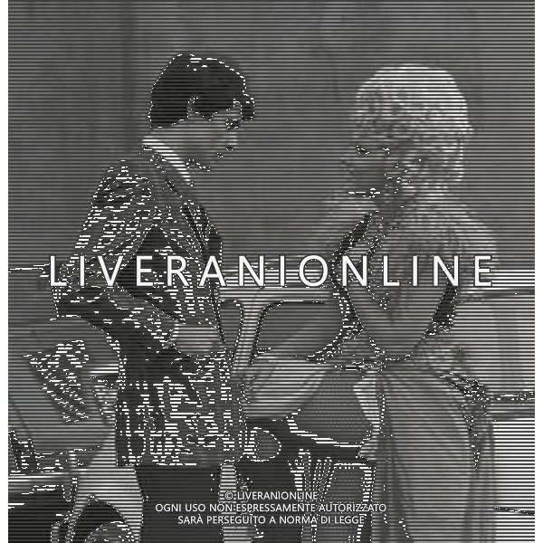 RETROSPETTTIVA ISABELLA BIAGINI ATTRICE-SHOWGIRL E IMITATRICE NELLA FOTO ISABELLA BIAGINI CON FRANCO LEO A ROMA NELL\'ANNO 1967 AG ALDO LIVERANI SAS