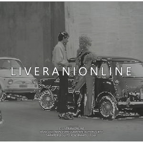 RETROSPETTTIVA ISABELLA BIAGINI ATTRICE-SHOWGIRL E IMITATRICE NELLA FOTO ISABELLA BIAGINI CON FRANCO LEO A ROMA NELL\'ANNO 1967 AG ALDO LIVERANI SAS