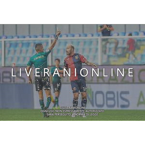 VigoD/LMedia - Genoa CFC vs ACF Fiorentina - Italian football Serie A match 2021/2022 18 September 2021 - Luigi Ferraris stadium, Genova, Italy Photo showing: The Referee of the match Livio Marinelli of Tivoli, Yellow card for Valon Behrami (Genoa) @VigoD/LMedia/ AGENZIA ALDO LIVERANI SAS