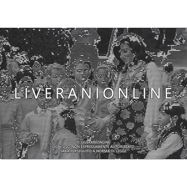 RETROSPETTTIVA ISABELLA BIAGINI ATTRICE-SHOWGIRL E IMITATRICE NELLA FOTO ISABELLA BIAGINI CON LA FIGLIA MONICA A SCUOLA A ROMA NELL\'ANNO 1968 AG ALDO LIVERANI SAS