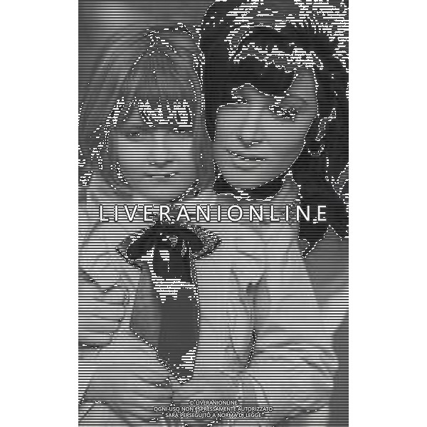 RETROSPETTTIVA ISABELLA BIAGINI ATTRICE-SHOWGIRL E IMITATRICE NELLA FOTO ISABELLA BIAGINI CON LA FIGLIA MONICA A SCUOLA A ROMA NELL\'ANNO 1968 AG ALDO LIVERANI SAS