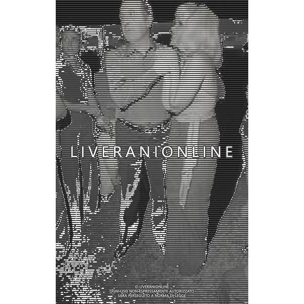 RETROSPETTTIVA ISABELLA BIAGINI ATTRICE-SHOWGIRL E IMITATRICE NELLA FOTO ISABELLA BIAGINI CON EZIO RADAELLI IMPRESARIO TELEVISIVO NELL\'ANNO 1973 AG ALDO LIVERANI SAS 