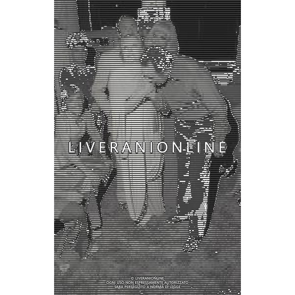 RETROSPETTTIVA ISABELLA BIAGINI ATTRICE-SHOWGIRL E IMITATRICE NELLA FOTO ISABELLA BIAGINI CON EZIO RADAELLI IMPRESARIO TELEVISIVO NELL\'ANNO 1973 AG ALDO LIVERANI SAS 