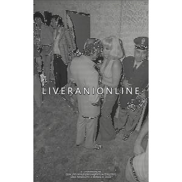 RETROSPETTTIVA ISABELLA BIAGINI ATTRICE-SHOWGIRL E IMITATRICE NELLA FOTO ISABELLA BIAGINI CON EZIO RADAELLI IMPRESARIO TELEVISIVO NELL\'ANNO 1973 AG ALDO LIVERANI SAS 