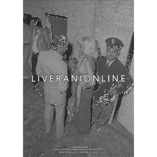 RETROSPETTTIVA ISABELLA BIAGINI ATTRICE-SHOWGIRL E IMITATRICE NELLA FOTO ISABELLA BIAGINI CON EZIO RADAELLI IMPRESARIO TELEVISIVO NELL\'ANNO 1973 AG ALDO LIVERANI SAS 