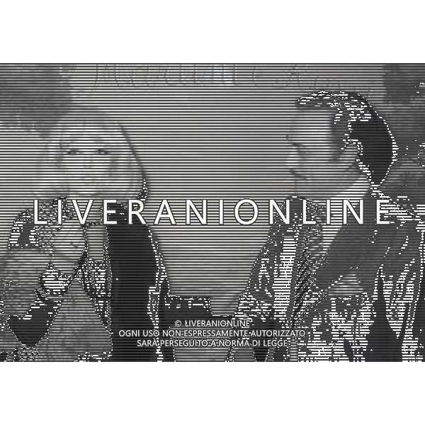 RETROSPETTTIVA ISABELLA BIAGINI ATTRICE-SHOWGIRL E IMITATRICE NELLA FOTO ISABELLA BIAGINI CON PAOLO CARLINI A TERRAZZA MARTINI MILANO NELL\'ANNO 1974 AG ALDO LIVERANI SAS 