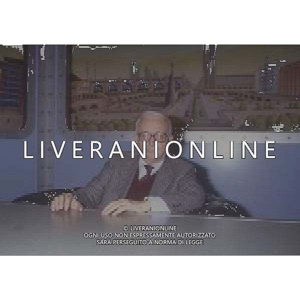 RETROSPETTIVA ENZO BIAGI GIORNALISTA E SCRITTORE E CONDUTTORE TELEVISIVO NELLA FOTO ENZO BIAGI NELLA TRASMISSIONE TELEVISIVA “SPOT “NELL\'ANNO 1986 A MILANO AG ALDO LIVERANI SAS