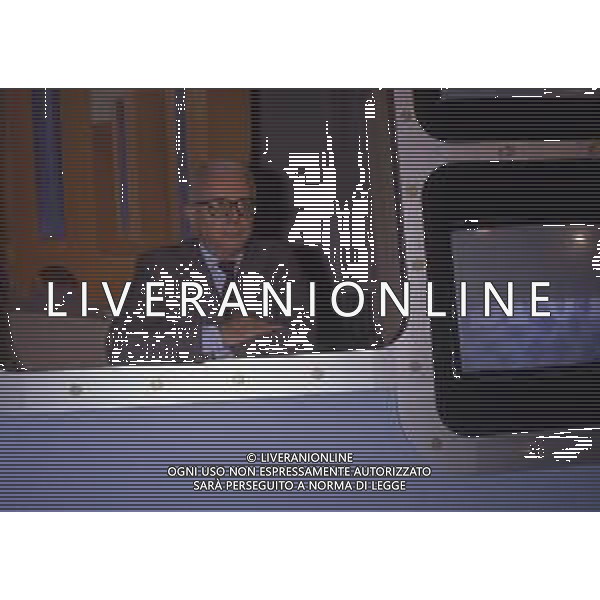 RETROSPETTIVA ENZO BIAGI GIORNALISTA E SCRITTORE E CONDUTTORE TELEVISIVO NELLA FOTO ENZO BIAGI NELLA TRASMISSIONE TELEVISIVA “SPOT “NELL\'ANNO 1986 A MILANO AG ALDO LIVERANI SAS
