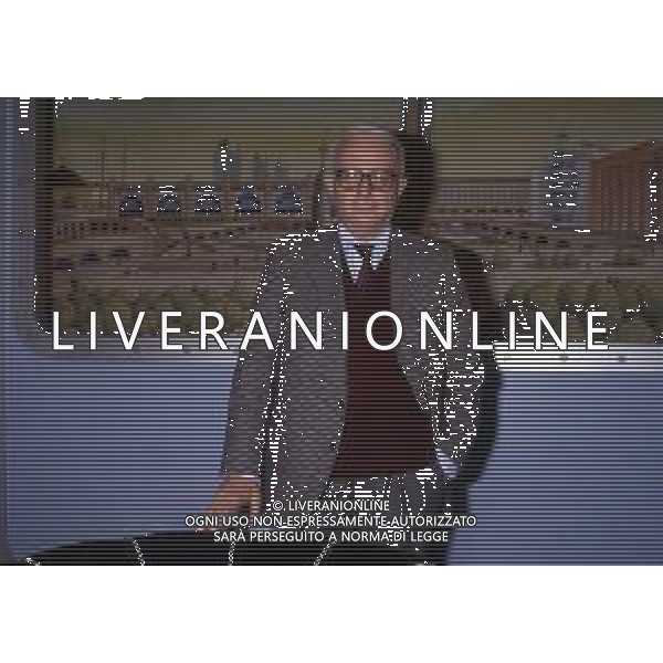RETROSPETTIVA ENZO BIAGI GIORNALISTA E SCRITTORE E CONDUTTORE TELEVISIVO NELLA FOTO ENZO BIAGI NELLA TRASMISSIONE TELEVISIVA “SPOT “NELL\'ANNO 1986 A MILANO AG ALDO LIVERANI SAS