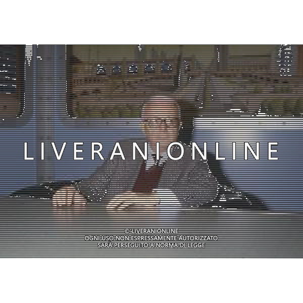 RETROSPETTIVA ENZO BIAGI GIORNALISTA E SCRITTORE E CONDUTTORE TELEVISIVO NELLA FOTO ENZO BIAGI NELLA TRASMISSIONE TELEVISIVA “SPOT “NELL\'ANNO 1986 A MILANO AG ALDO LIVERANI SAS