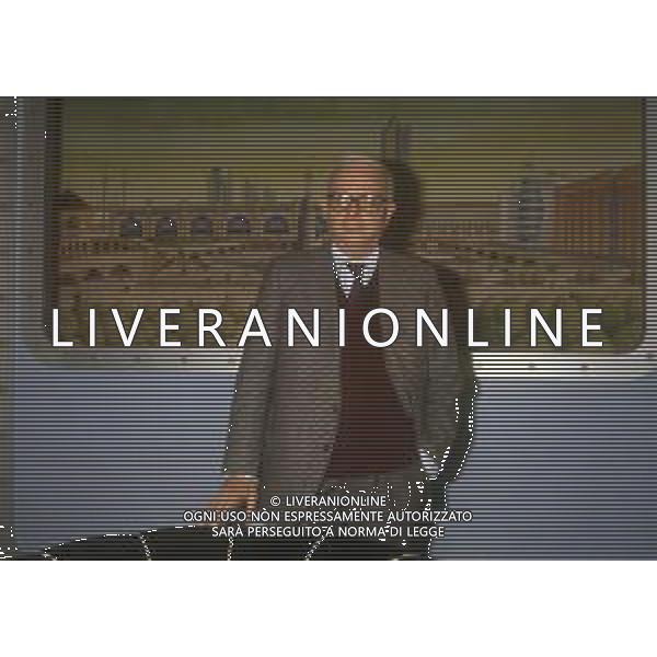 RETROSPETTIVA ENZO BIAGI GIORNALISTA E SCRITTORE E CONDUTTORE TELEVISIVO NELLA FOTO ENZO BIAGI NELLA TRASMISSIONE TELEVISIVA “SPOT “NELL\'ANNO 1986 A MILANO AG ALDO LIVERANI SAS
