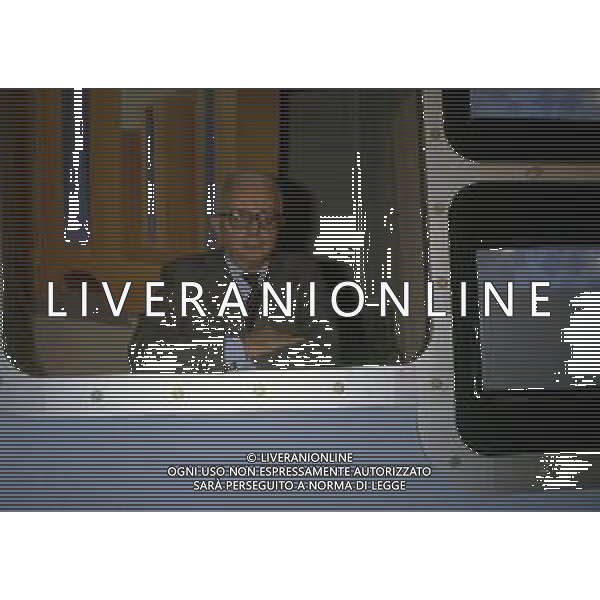 RETROSPETTIVA ENZO BIAGI GIORNALISTA E SCRITTORE E CONDUTTORE TELEVISIVO NELLA FOTO ENZO BIAGI NELLA TRASMISSIONE TELEVISIVA “SPOT “NELL\'ANNO 1986 A MILANO AG ALDO LIVERANI SAS