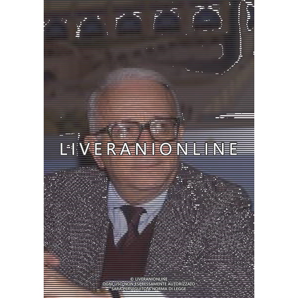 RETROSPETTIVA ENZO BIAGI GIORNALISTA E SCRITTORE E CONDUTTORE TELEVISIVO NELLA FOTO ENZO BIAGI NELLA TRASMISSIONE TELEVISIVA “SPOT “NELL\'ANNO 1986 A MILANO AG ALDO LIVERANI SAS