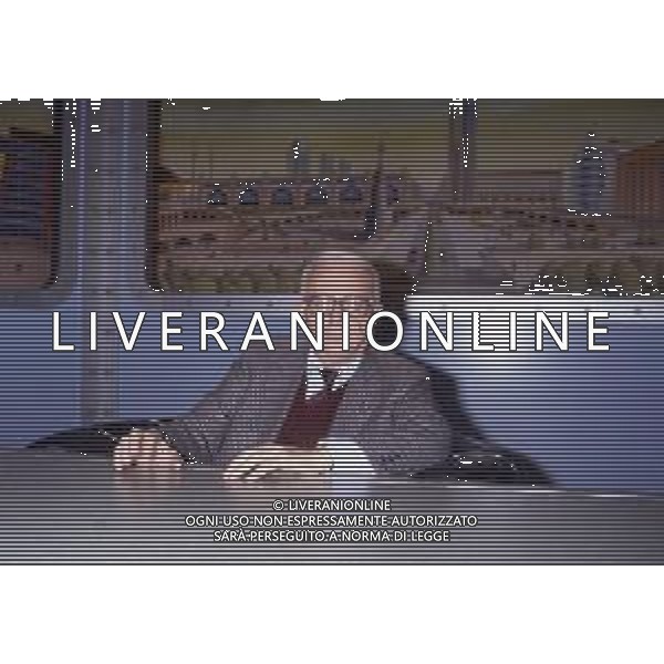 RETROSPETTIVA ENZO BIAGI GIORNALISTA E SCRITTORE E CONDUTTORE TELEVISIVO NELLA FOTO ENZO BIAGI NELLA TRASMISSIONE TELEVISIVA “SPOT “NELL\'ANNO 1986 A MILANO AG ALDO LIVERANI SAS