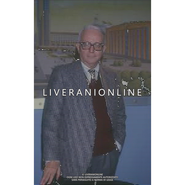RETROSPETTIVA ENZO BIAGI GIORNALISTA E SCRITTORE E CONDUTTORE TELEVISIVO NELLA FOTO ENZO BIAGI NELLA TRASMISSIONE TELEVISIVA “SPOT “NELL\'ANNO 1986 A MILANO AG ALDO LIVERANI SAS