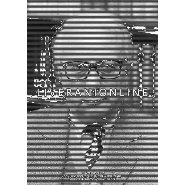 RETROSPETTIVA ENZO BIAGI GIORNALISTA E SCRITTORE E CONDUTTORE TELEVISIVO NELLA FOTO ENZO BIAGI NELLA SUA ABITAZIONE NELL\'ANNO 1985 AG ALDO LIVERANI SAS