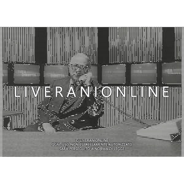 RETROSPETTIVA ENZO BIAGI GIORNALISTA E SCRITTORE E CONDUTTORE TELEVISIVO NELLA FOTO ENZO BIAGI NELLA TRASMISSIONE TELEVISIVA “LINEA DIRETTA“NELL\'ANNO 1985 AG ALDO LIVERANI SAS