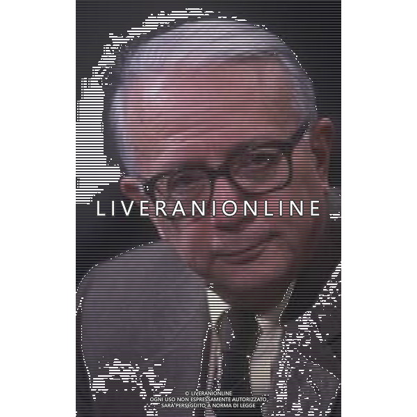 RETROSPETTIVA ENZO BIAGI GIORNALISTA E SCRITTORE E CONDUTTORE TELEVISIVO NELLA FOTO ENZO BIAGI NELLA TRASMISSIONE TELEVISIVA “LINEA DIRETTA“NELL\'ANNO 1985 AG ALDO LIVERANI SAS