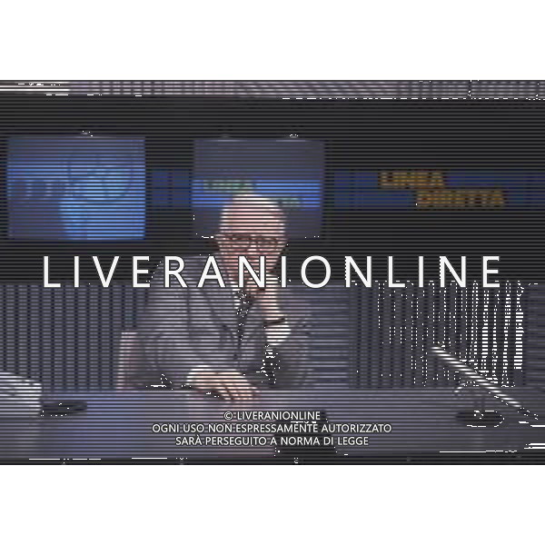 RETROSPETTIVA ENZO BIAGI GIORNALISTA E SCRITTORE E CONDUTTORE TELEVISIVO NELLA FOTO ENZO BIAGI NELLA TRASMISSIONE TELEVISIVA “LINEA DIRETTA“NELL\'ANNO 1985 AG ALDO LIVERANI SAS