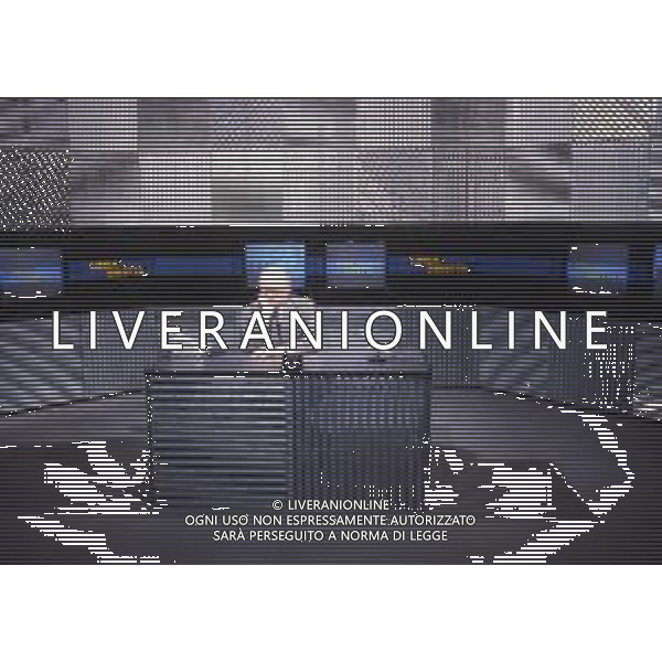 RETROSPETTIVA ENZO BIAGI GIORNALISTA E SCRITTORE E CONDUTTORE TELEVISIVO NELLA FOTO ENZO BIAGI NELLA TRASMISSIONE TELEVISIVA “LINEA DIRETTA“NELL\'ANNO 1985 AG ALDO LIVERANI SAS