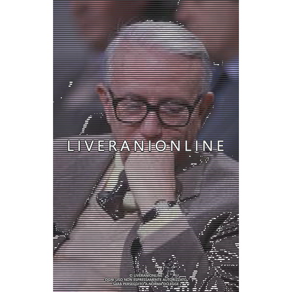 RETROSPETTIVA ENZO BIAGI GIORNALISTA E SCRITTORE E CONDUTTORE TELEVISIVO NELLA FOTO ENZO BIAGI NELLA TRASMISSIONE TELEVISIVA “LINEA DIRETTA“NELL\'ANNO 1985 AG ALDO LIVERANI SAS