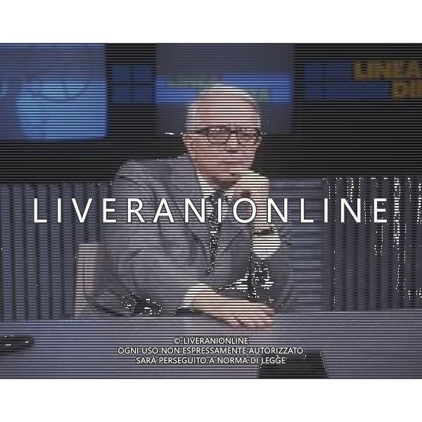 RETROSPETTIVA ENZO BIAGI GIORNALISTA E SCRITTORE E CONDUTTORE TELEVISIVO NELLA FOTO ENZO BIAGI NELLA TRASMISSIONE TELEVISIVA “LINEA DIRETTA“NELL\'ANNO 1985 AG ALDO LIVERANI SAS