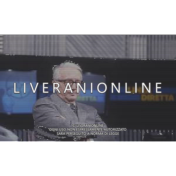 RETROSPETTIVA ENZO BIAGI GIORNALISTA E SCRITTORE E CONDUTTORE TELEVISIVO NELLA FOTO ENZO BIAGI NELLA TRASMISSIONE TELEVISIVA “LINEA DIRETTA“NELL\'ANNO 1985 AG ALDO LIVERANI SAS