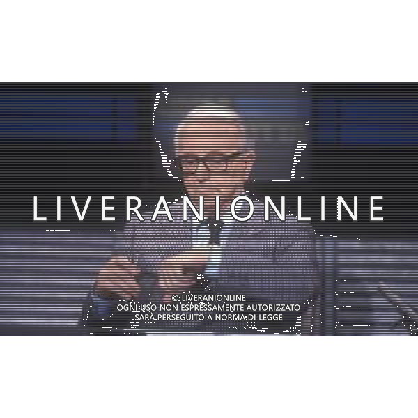 RETROSPETTIVA ENZO BIAGI GIORNALISTA E SCRITTORE E CONDUTTORE TELEVISIVO NELLA FOTO ENZO BIAGI NELLA TRASMISSIONE TELEVISIVA “LINEA DIRETTA“NELL\'ANNO 1985 AG ALDO LIVERANI SAS