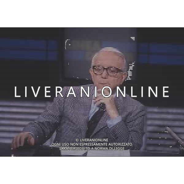 RETROSPETTIVA ENZO BIAGI GIORNALISTA E SCRITTORE E CONDUTTORE TELEVISIVO NELLA FOTO ENZO BIAGI NELLA TRASMISSIONE TELEVISIVA “LINEA DIRETTA“NELL\'ANNO 1985 AG ALDO LIVERANI SAS
