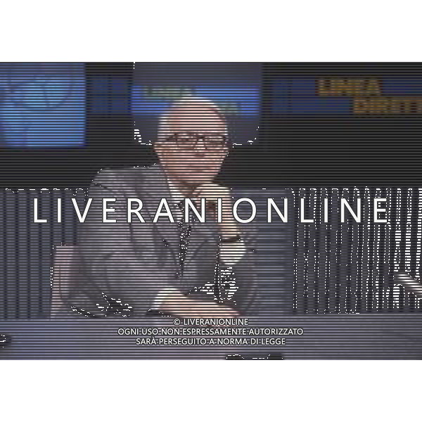 RETROSPETTIVA ENZO BIAGI GIORNALISTA E SCRITTORE E CONDUTTORE TELEVISIVO NELLA FOTO ENZO BIAGI NELLA TRASMISSIONE TELEVISIVA “LINEA DIRETTA“NELL\'ANNO 1985 AG ALDO LIVERANI SAS