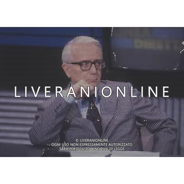 RETROSPETTIVA ENZO BIAGI GIORNALISTA E SCRITTORE E CONDUTTORE TELEVISIVO NELLA FOTO ENZO BIAGI NELLA TRASMISSIONE TELEVISIVA “LINEA DIRETTA“NELL\'ANNO 1985 AG ALDO LIVERANI SAS