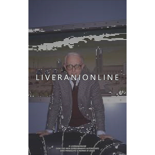 RETROSPETTIVA ENZO BIAGI GIORNALISTA E SCRITTORE E CONDUTTORE TELEVISIVO NELLA FOTO ENZO BIAGI NELLA TRASMISSIONE TELEVISIVA “IL CASO“ NELL\'ANNO 1985 AG ALDO LIVERANI SAS