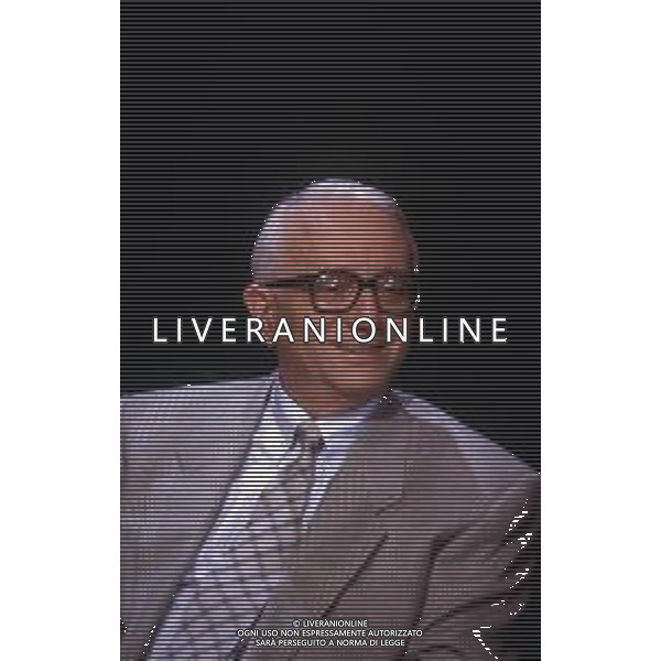 RETROSPETTIVA ENZO BIAGI GIORNALISTA E SCRITTORE E CONDUTTORE TELEVISIVO NELLA FOTO ENZO BIAGI NELLA TRASMISSIONE TELEVISIVA “IL CASO“ NELL\'ANNO 1985 AG ALDO LIVERANI SAS