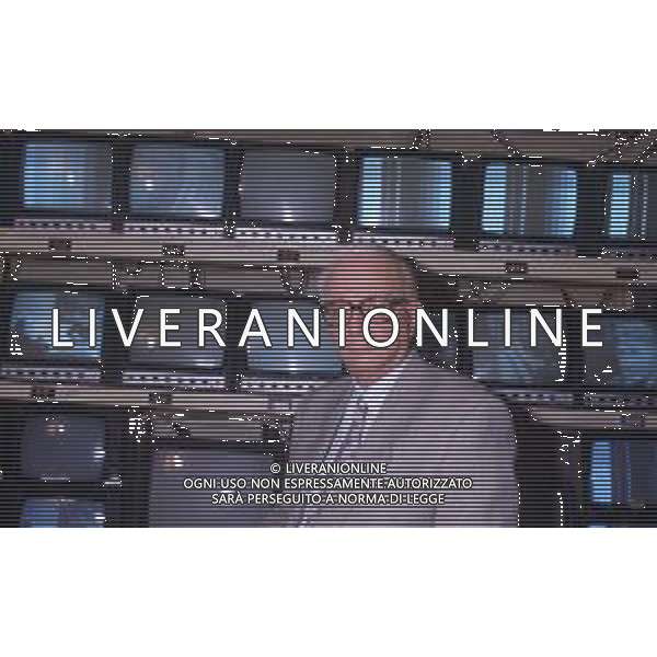 RETROSPETTIVA ENZO BIAGI GIORNALISTA E SCRITTORE E CONDUTTORE TELEVISIVO NELLA FOTO ENZO BIAGI NELLA TRASMISSIONE TELEVISIVA “IL CASO“ NELL\'ANNO 1985 AG ALDO LIVERANI SAS