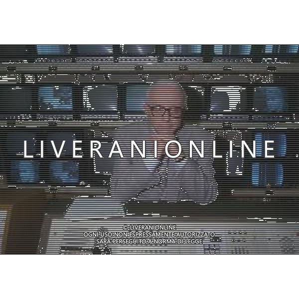 RETROSPETTIVA ENZO BIAGI GIORNALISTA E SCRITTORE E CONDUTTORE TELEVISIVO NELLA FOTO ENZO BIAGI NELLA TRASMISSIONE TELEVISIVA “IL CASO“ NELL\'ANNO 1985 AG ALDO LIVERANI SAS