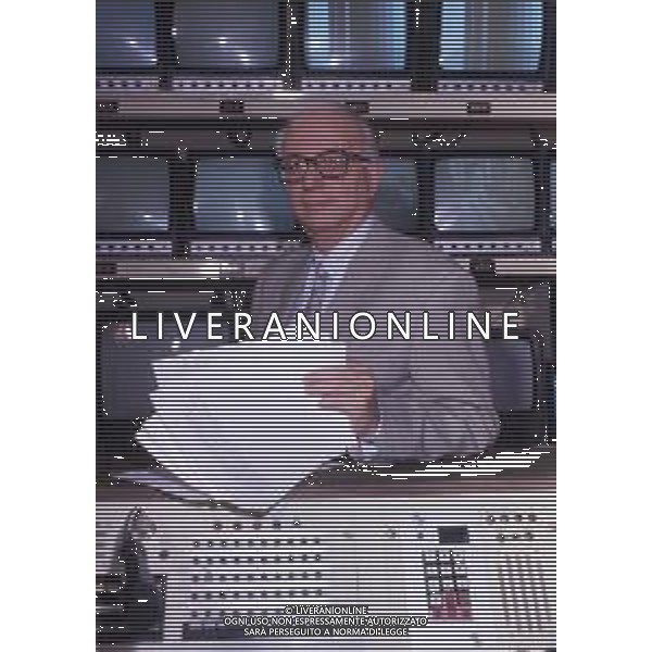 RETROSPETTIVA ENZO BIAGI GIORNALISTA E SCRITTORE E CONDUTTORE TELEVISIVO NELLA FOTO ENZO BIAGI NELLA TRASMISSIONE TELEVISIVA “IL CASO“ NELL\'ANNO 1985 AG ALDO LIVERANI SAS