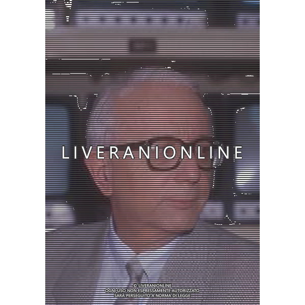 RETROSPETTIVA ENZO BIAGI GIORNALISTA E SCRITTORE E CONDUTTORE TELEVISIVO NELLA FOTO ENZO BIAGI NELLA TRASMISSIONE TELEVISIVA “IL CASO“ NELL\'ANNO 1985 AG ALDO LIVERANI SAS