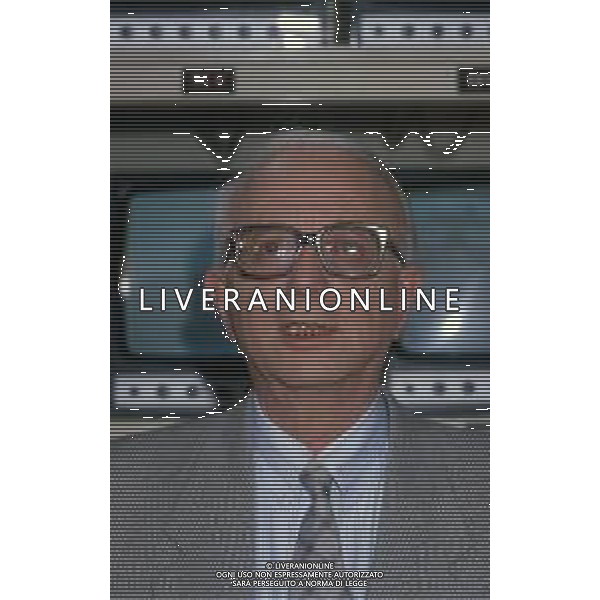 RETROSPETTIVA ENZO BIAGI GIORNALISTA E SCRITTORE E CONDUTTORE TELEVISIVO NELLA FOTO ENZO BIAGI NELLA TRASMISSIONE TELEVISIVA “IL CASO“ NELL\'ANNO 1985 AG ALDO LIVERANI SAS