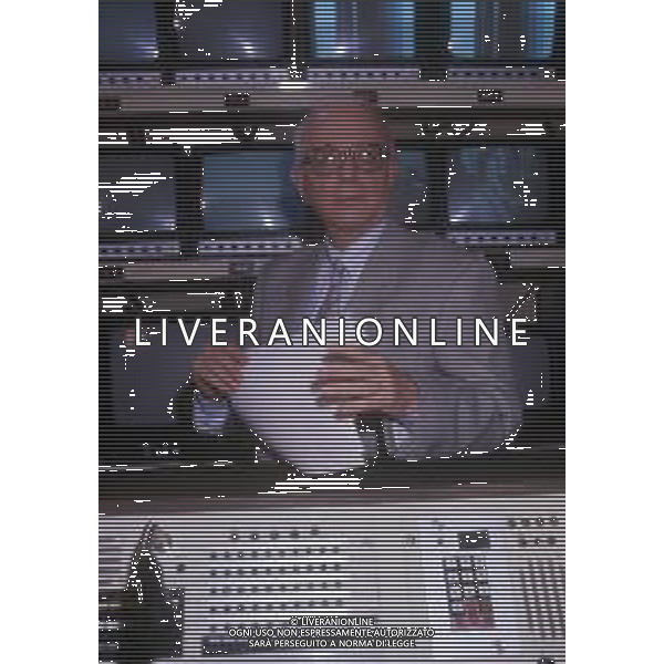 RETROSPETTIVA ENZO BIAGI GIORNALISTA E SCRITTORE E CONDUTTORE TELEVISIVO NELLA FOTO ENZO BIAGI NELLA TRASMISSIONE TELEVISIVA “IL CASO“ NELL\'ANNO 1985 AG ALDO LIVERANI SAS