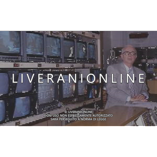 RETROSPETTIVA ENZO BIAGI GIORNALISTA E SCRITTORE E CONDUTTORE TELEVISIVO NELLA FOTO ENZO BIAGI NELLA TRASMISSIONE TELEVISIVA “IL CASO“ NELL\'ANNO 1985 AG ALDO LIVERANI SAS