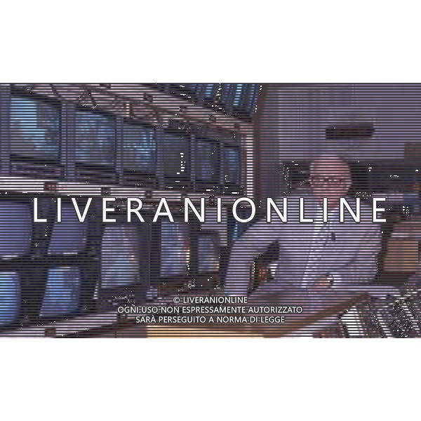 RETROSPETTIVA ENZO BIAGI GIORNALISTA E SCRITTORE E CONDUTTORE TELEVISIVO NELLA FOTO ENZO BIAGI NELLA TRASMISSIONE TELEVISIVA “IL CASO“ NELL\'ANNO 1985 AG ALDO LIVERANI SAS