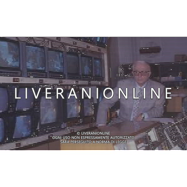 RETROSPETTIVA ENZO BIAGI GIORNALISTA E SCRITTORE E CONDUTTORE TELEVISIVO NELLA FOTO ENZO BIAGI NELLA TRASMISSIONE TELEVISIVA “IL CASO“ NELL\'ANNO 1985 AG ALDO LIVERANI SAS