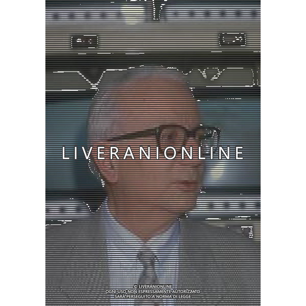 RETROSPETTIVA ENZO BIAGI GIORNALISTA E SCRITTORE E CONDUTTORE TELEVISIVO NELLA FOTO ENZO BIAGI NELLA TRASMISSIONE TELEVISIVA “IL CASO“ NELL\'ANNO 1985 AG ALDO LIVERANI SAS