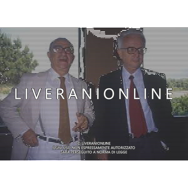 RETROSPETTIVA ENZO BIAGI GIORNALISTA E SCRITTORE E CONDUTTORE TELEVISIVO NELLA FOTO ENZO BIAGI CON IL REGISTA ALBERTO LATTUADA A MILANO NELL\'ANNO 1986 AG ALDO LIVERANI SAS  