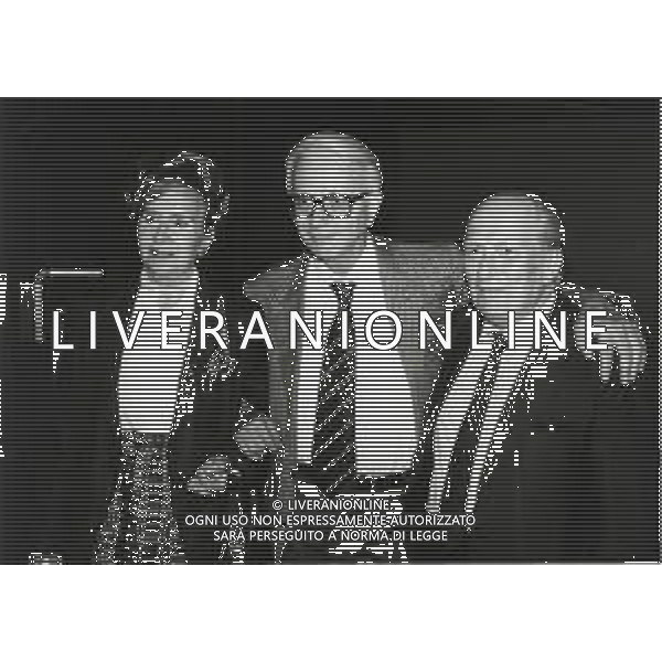 RETROSPETTIVA ENZO BIAGI GIORNALISTA E SCRITTORE E CONDUTTORE TELEVISIVO NELLA FOTO ENZO BIAGI A MILANO CON ORESTE DEL BUONO E CAMILLA CEDERNA NELL\'ANNO 1987 AG ALDO LIVERANI SAS
